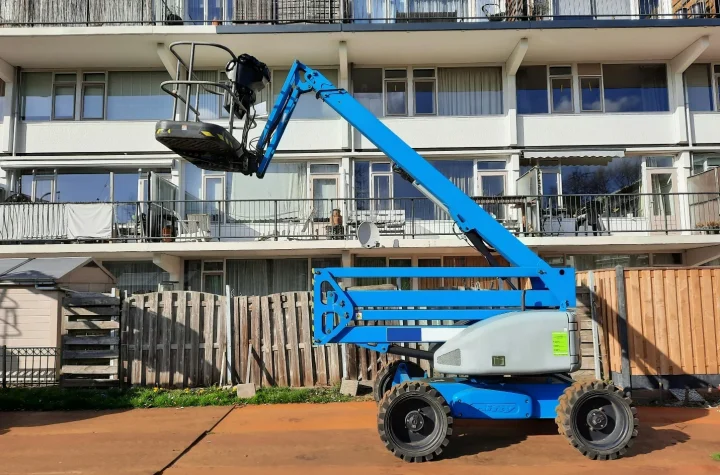 mast boom lifts manufacturer